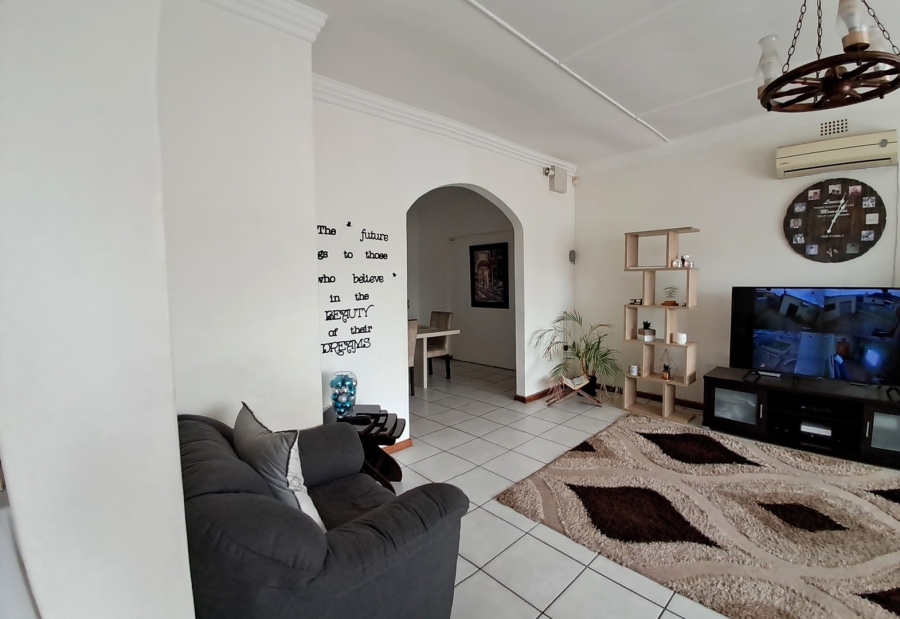 3 Bedroom Property for Sale in Louwville Western Cape